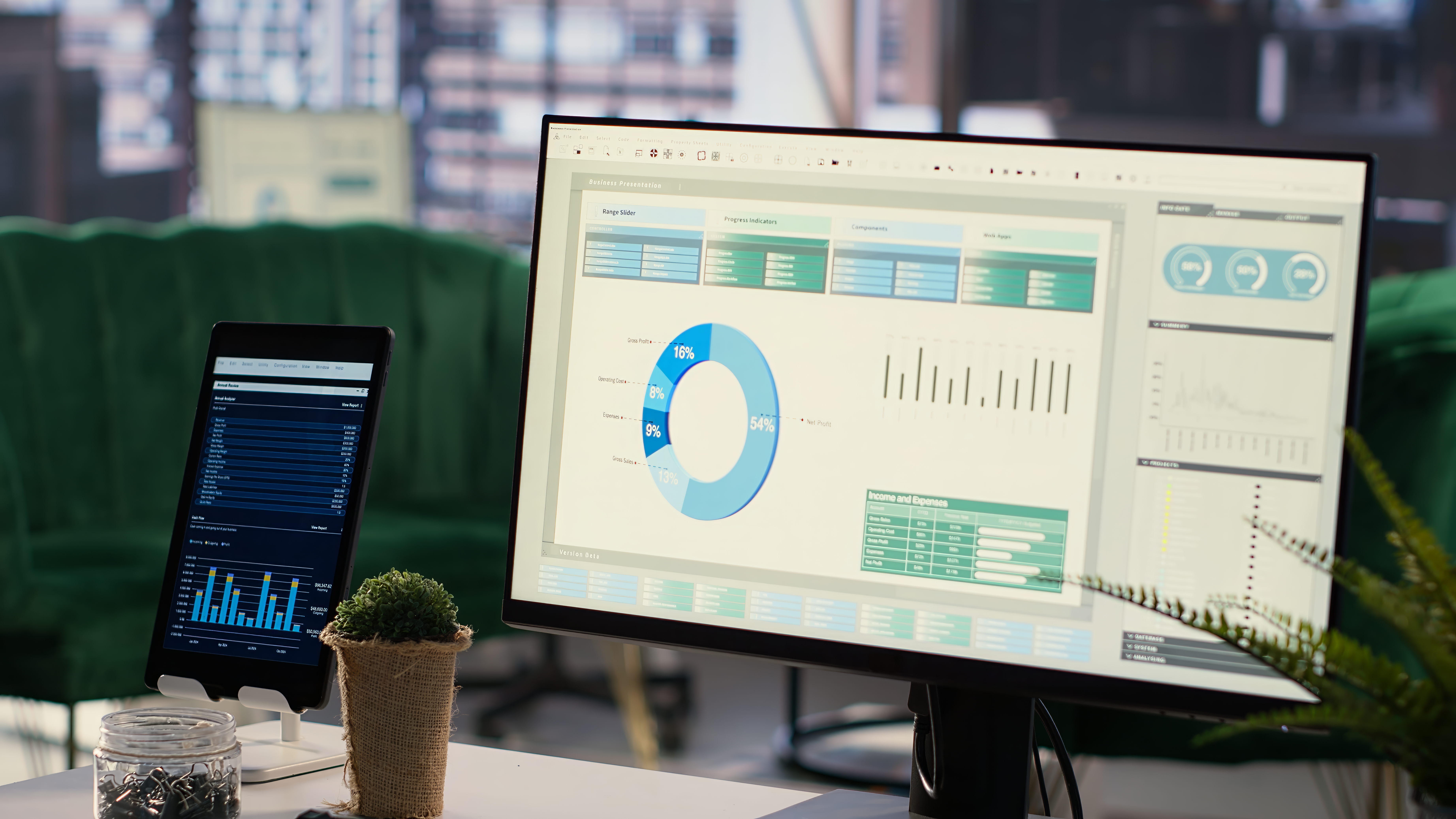 Equipo trabajando en un proyecto digital